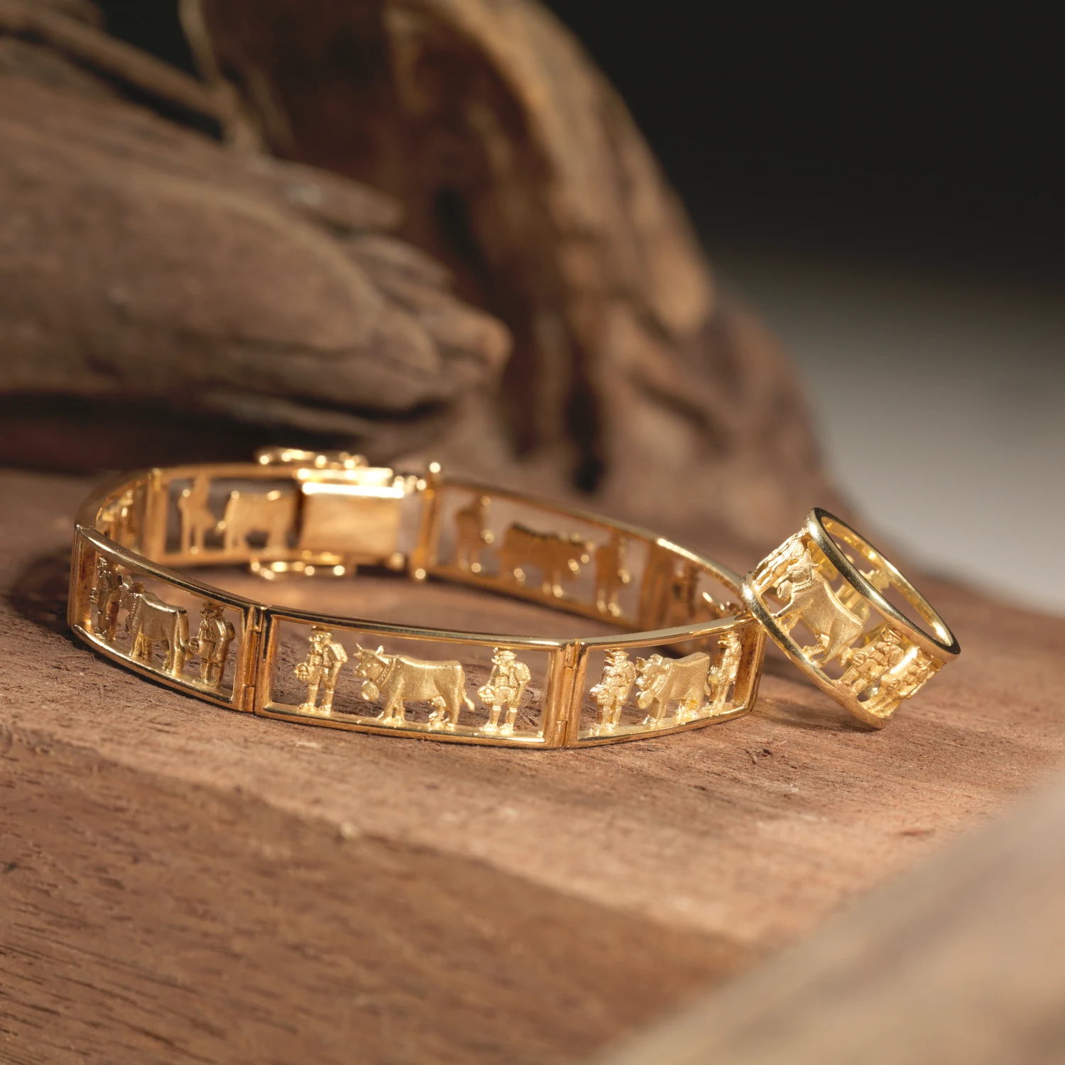 folklore_01 Folklore Schmuck mit Tradition aus der Goldschmiede Wipf in Wil.