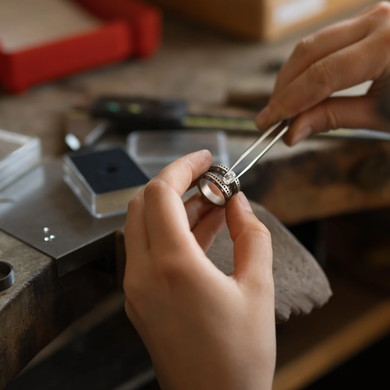 manufaktur_2 Handwerkliche Schmuckgestaltung in der Manufaktur Wipf in Wil