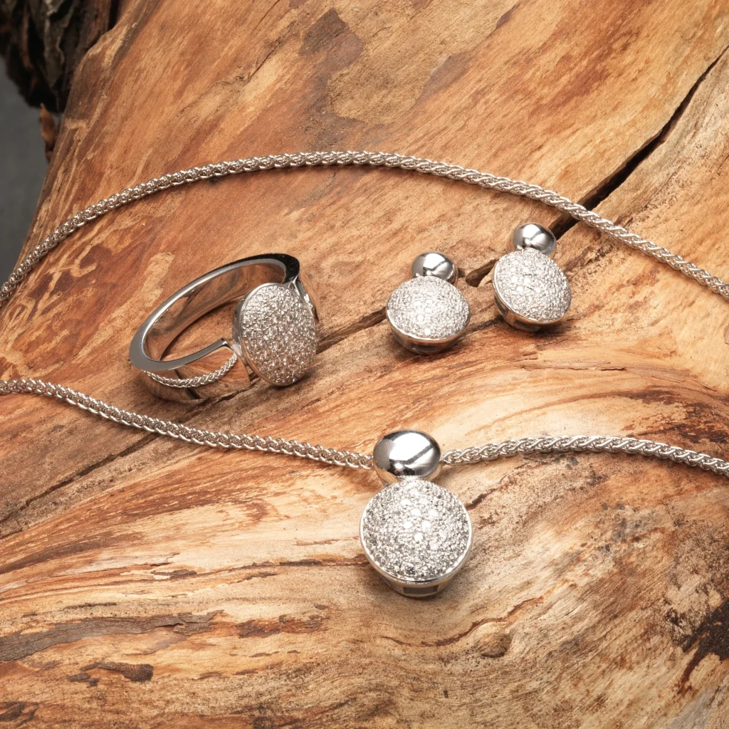 Designschmuck aus der Goldschmiede Wipf in Wil.