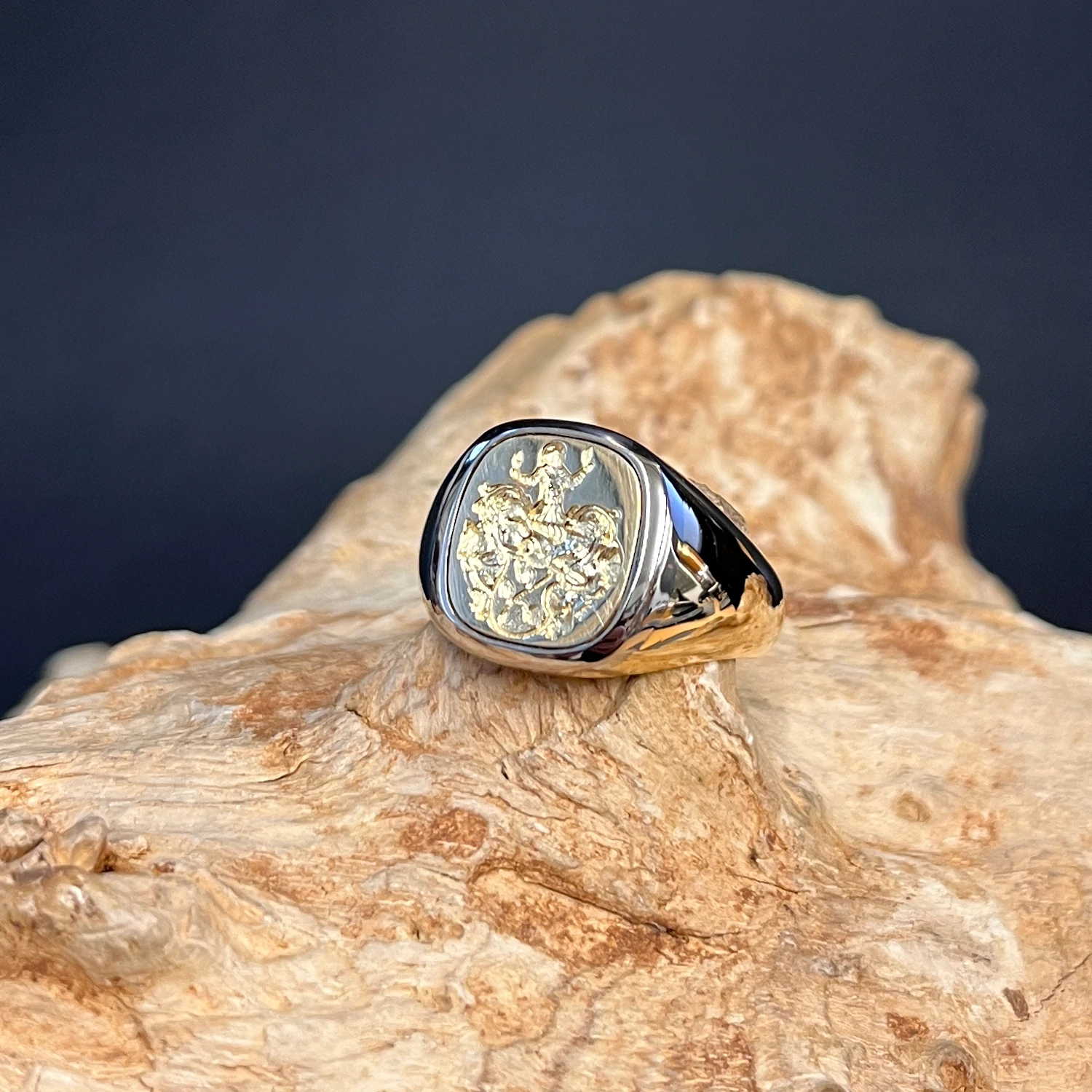 wappen_3 Siegelringe mit Familienwappen aus der Schmuckmanufaktur Wipf in Wil.