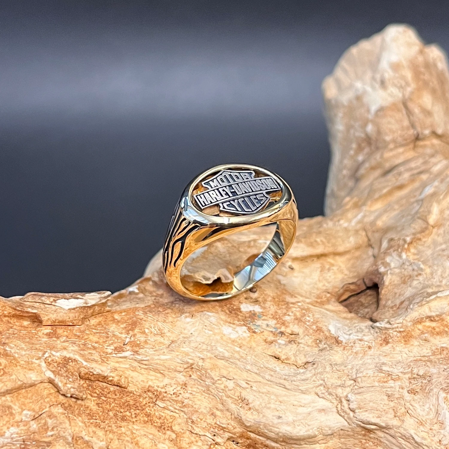 wappen_7 Herrenringe mit verschiedenen Motiven aus der Schmuckmanufaktur Wipf in Wil.